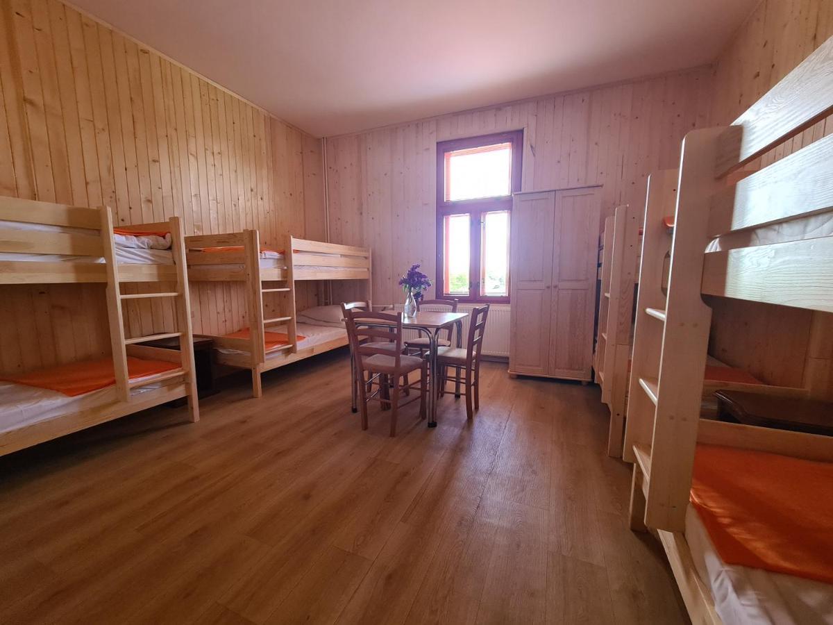 Ssvp 1. Maj Hostel Tatranska Lomnica Exterior photo